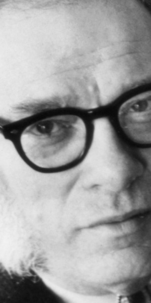 Portrait of the american biochemist and writer Isaac Asimov. USA, 1970s (Photo by Mondadori Portfolio via Getty Images)