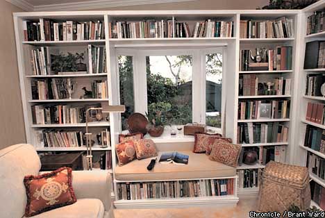 BOOKNOOK13B-29NOV00-HM-BW--This booknook features a built-in sofa with great window lighting. By Brant Ward/Chronicle