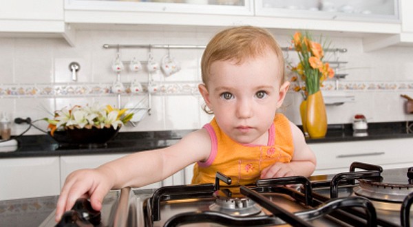 unsupervised-toddler-using-stove_kafllf