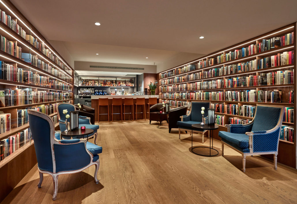 Ambassade-Hotel-Library-Bar-Karssing-HDR-1030x708