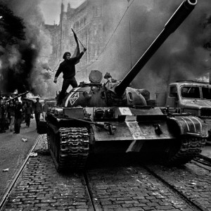 Warsaw_Pact_Tanks_by_Josef_Koudelka