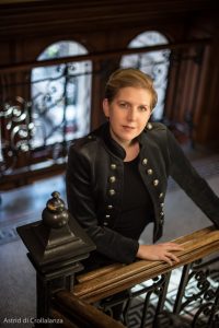 Clare_Mackintosh_Astrid_di_Crollalanza-15-2-200x300