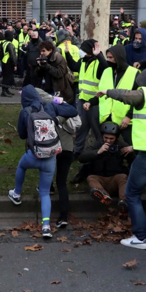 Demonstrators clash with police during the "yellow vests" protest against higher fuel prices, in Brussels, Belgium, December 8, 2018. REUTERS/Yves Herman