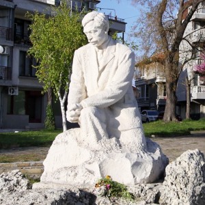 yavorov-monument_visitburgas1