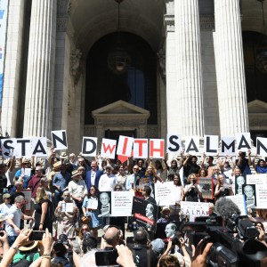 MANHATTAN, NY, AUGUST 19, 2022 PEN America holds a rally in support of writer Salman Rushdie at the New York Public Library in Manhattan, NY.  Authors read passages from his books. 8/19/2022 Photo by ©Jennifer S. Altman All Rights Reserved