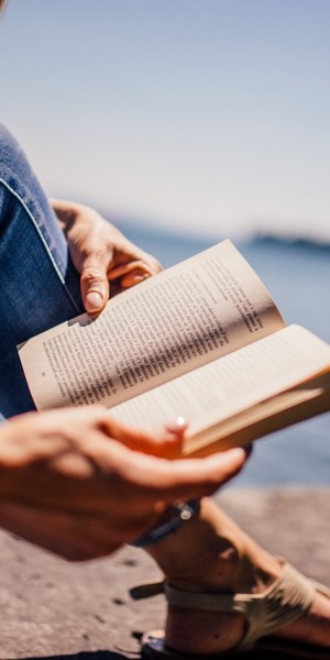 reading-g34c70b1c8_1280