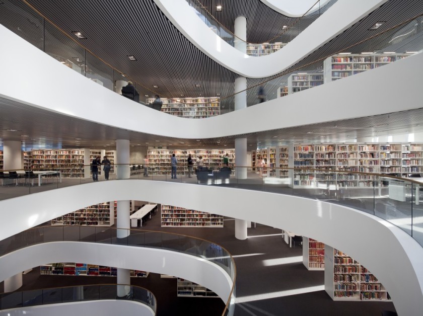 University-of-Aberdeen-New-Library-inside-e1438761226578