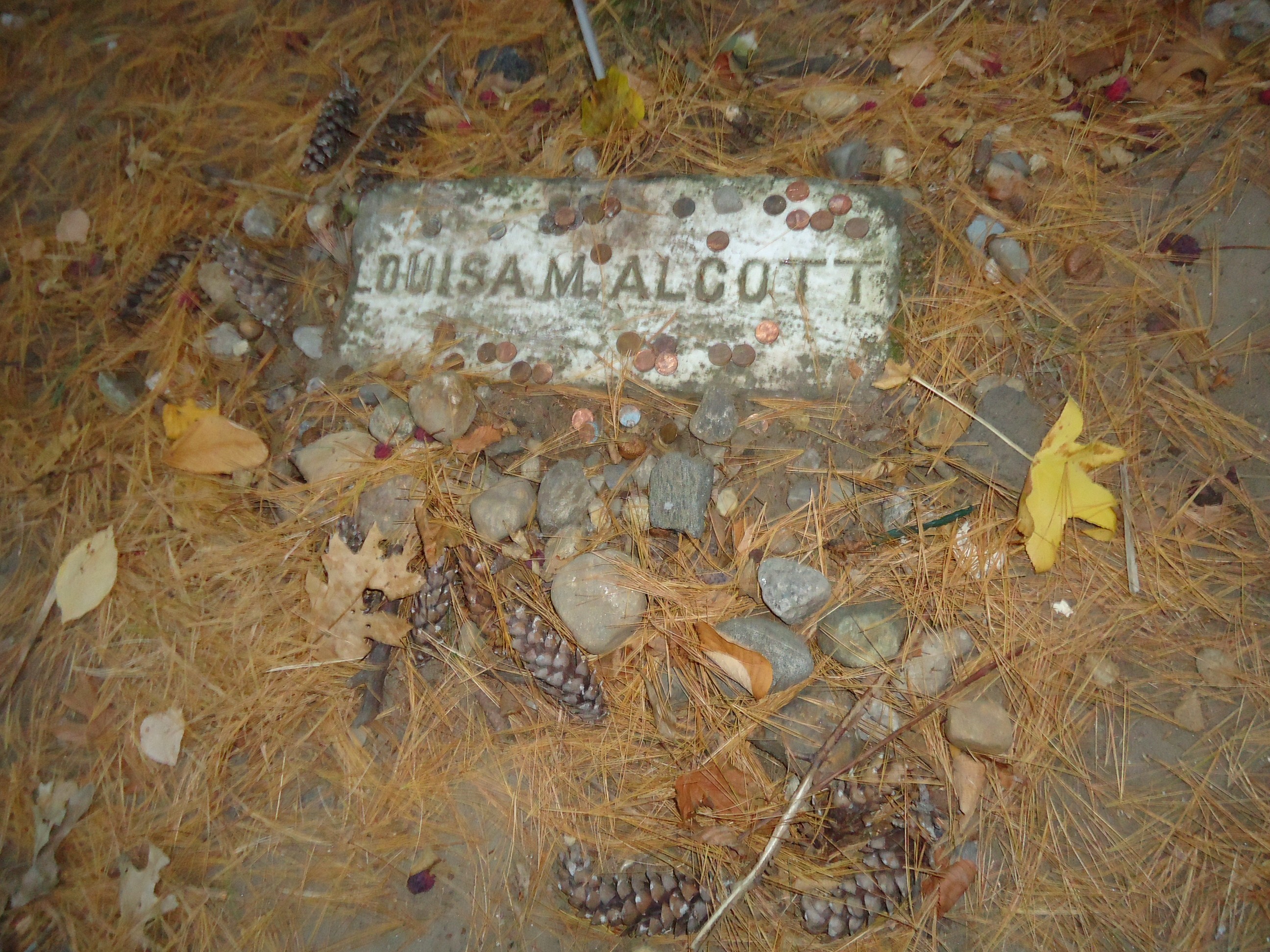 Concord_Massachusetts_gravesite_of_Louisa_May_Alcott